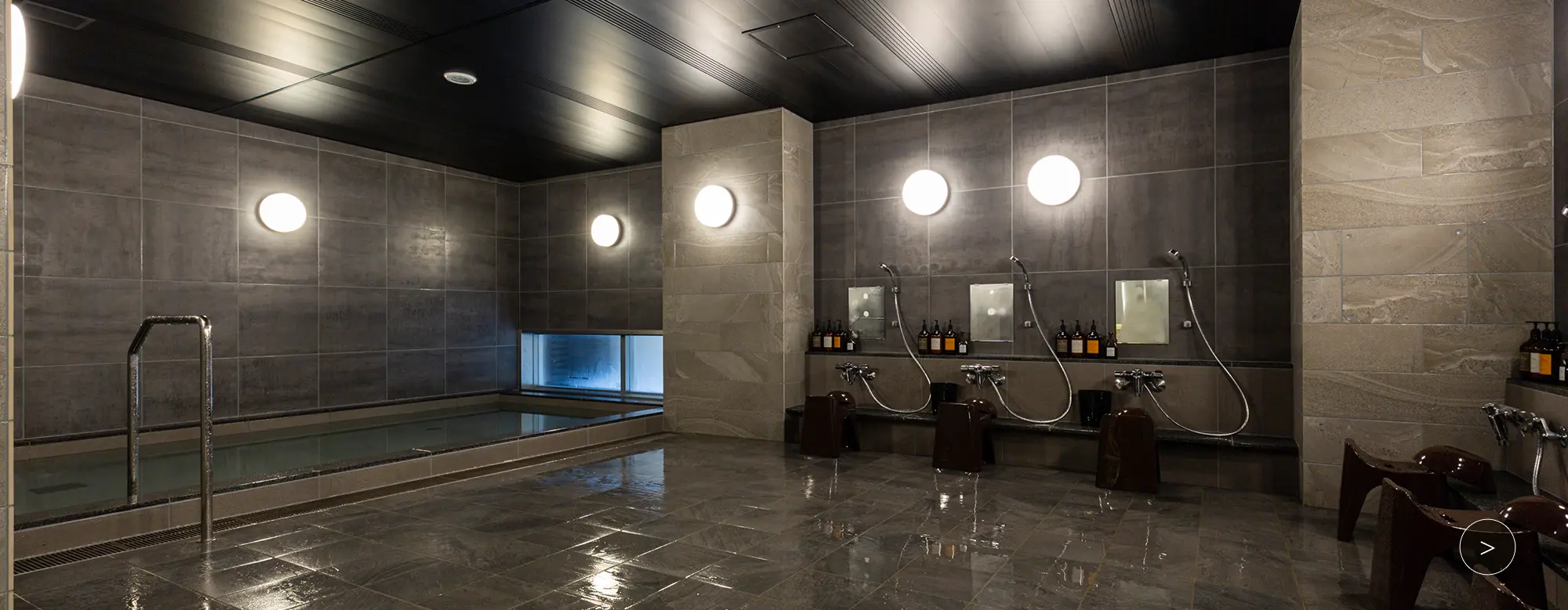 伸展手腳，放松身心的治愈大浴場