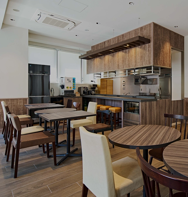 設有露天席位的開放式咖啡館&BAR